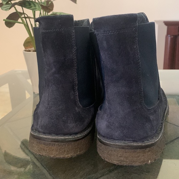 VINCE “Cody” Fur Lined SUEDE CHELSEA BOOTS - Picture 6 of 8